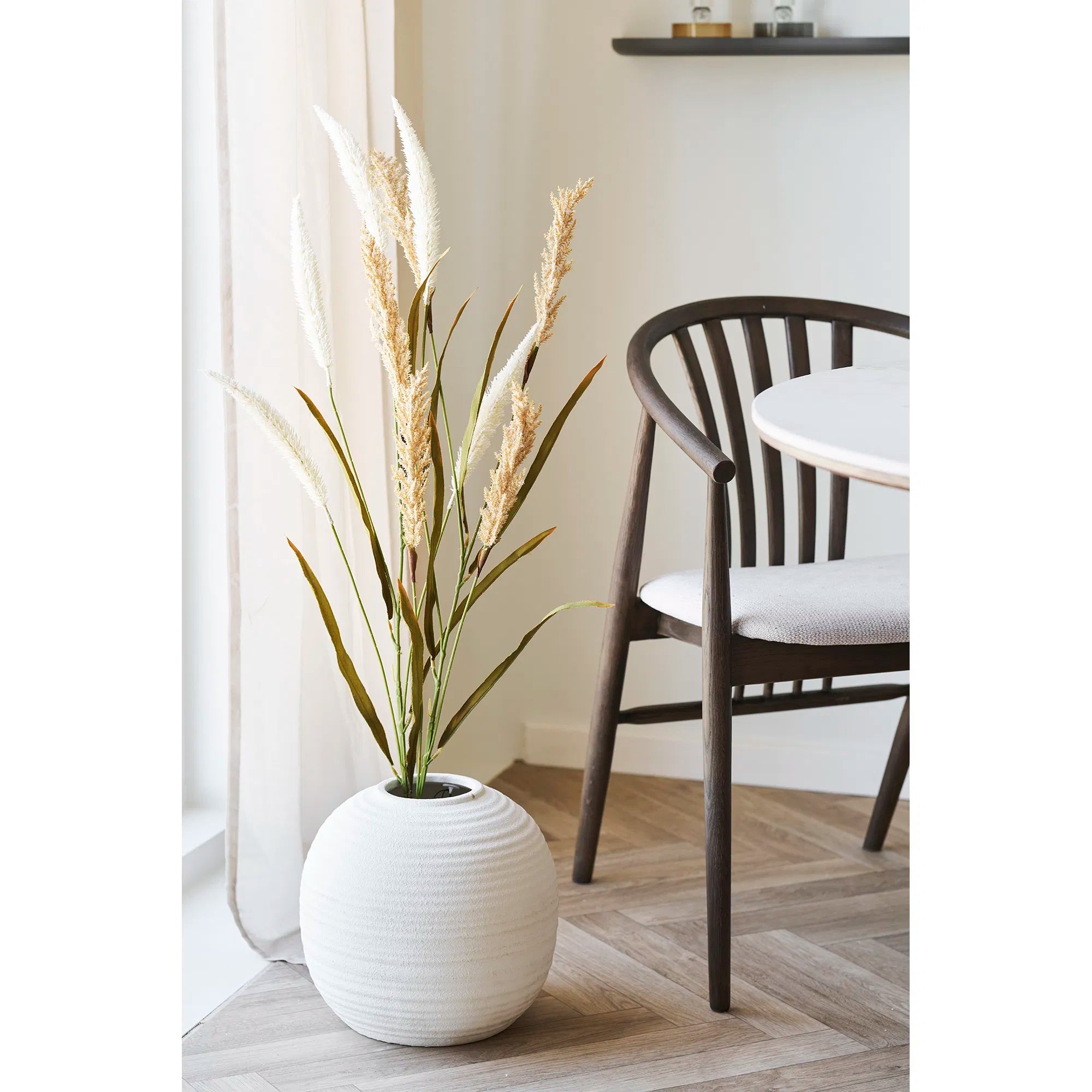 Agustin Eetkamerstoel – Eikenhout / Walnoot met Stoffen Zitting