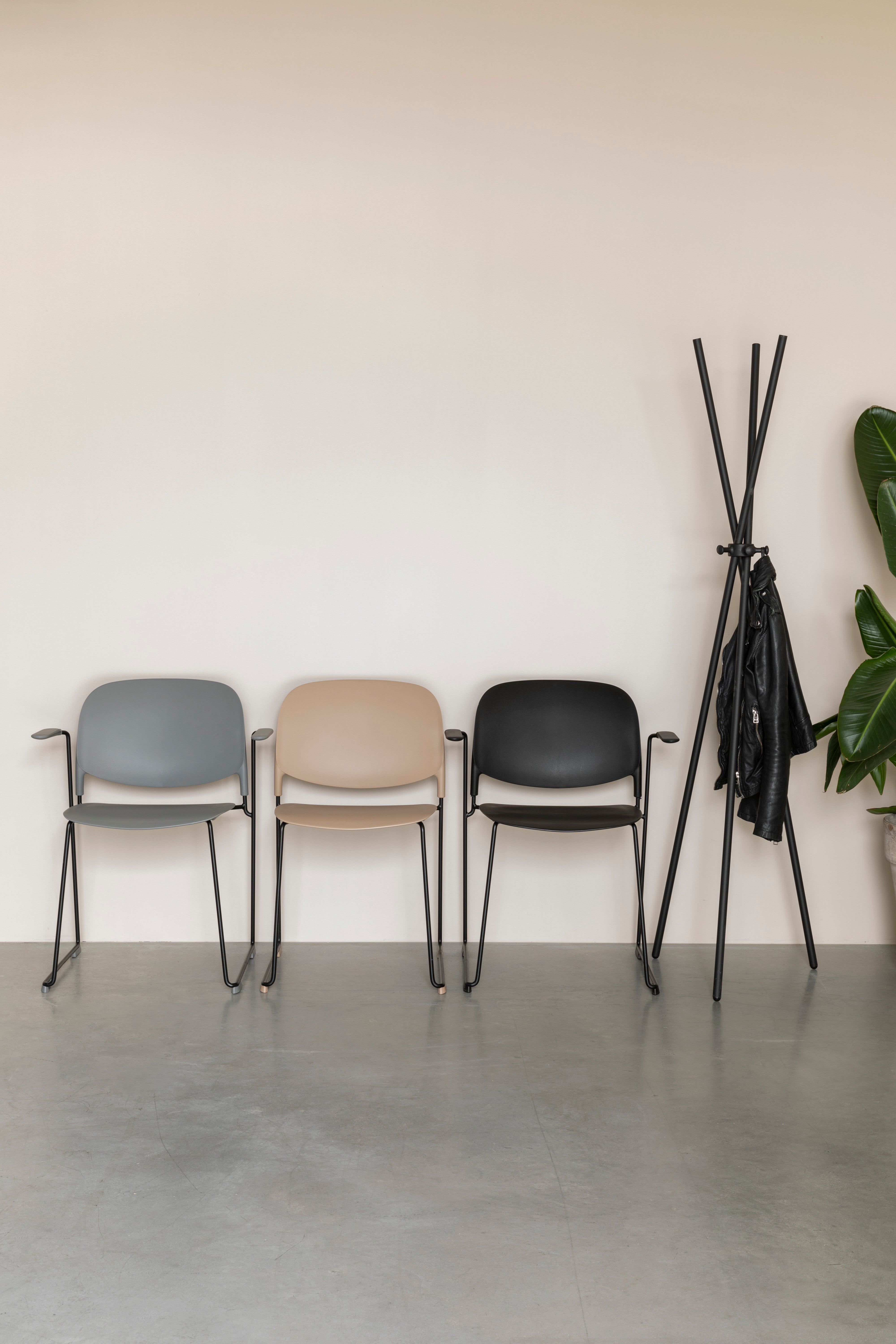 Sivhølm Stoel Stacks – Strak, stapelbaar & stijlvol
