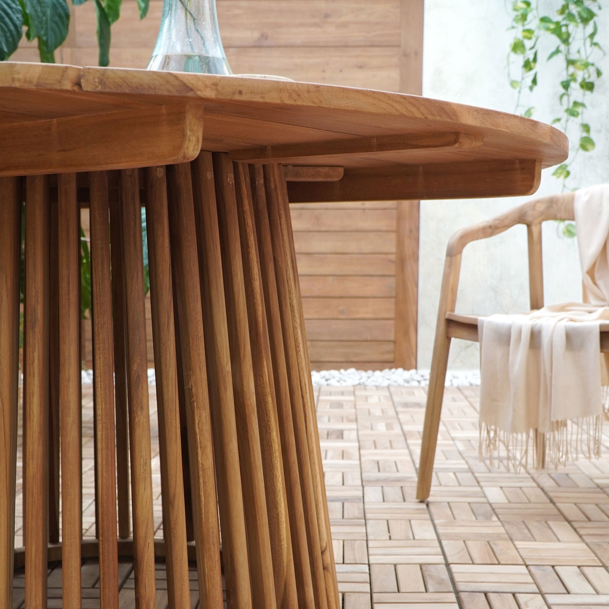Lorca Dining Table - Dining Table, teak. nature<br>ø120x75 cm