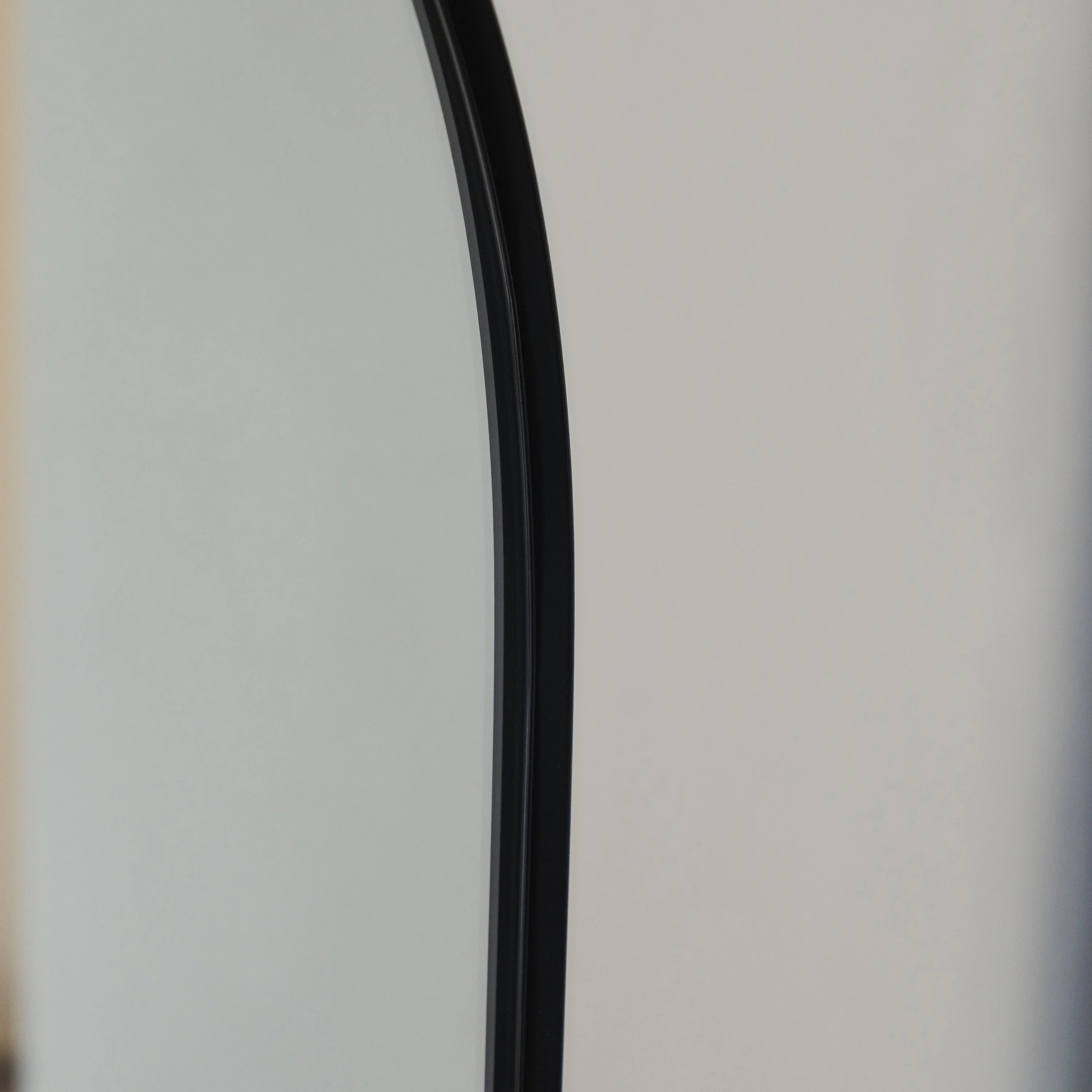 Desido Arco Luxe Boogspiegel in Black – 70 × 100cm