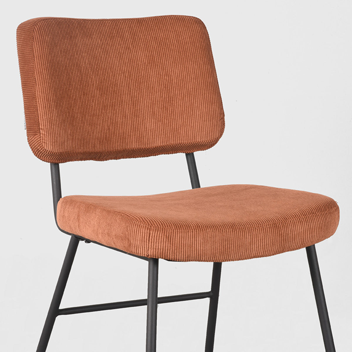 LABEL51 Eetkamerstoel Noah – Luxe Ribcord Bekleding – Stijlvol & Comfortabel