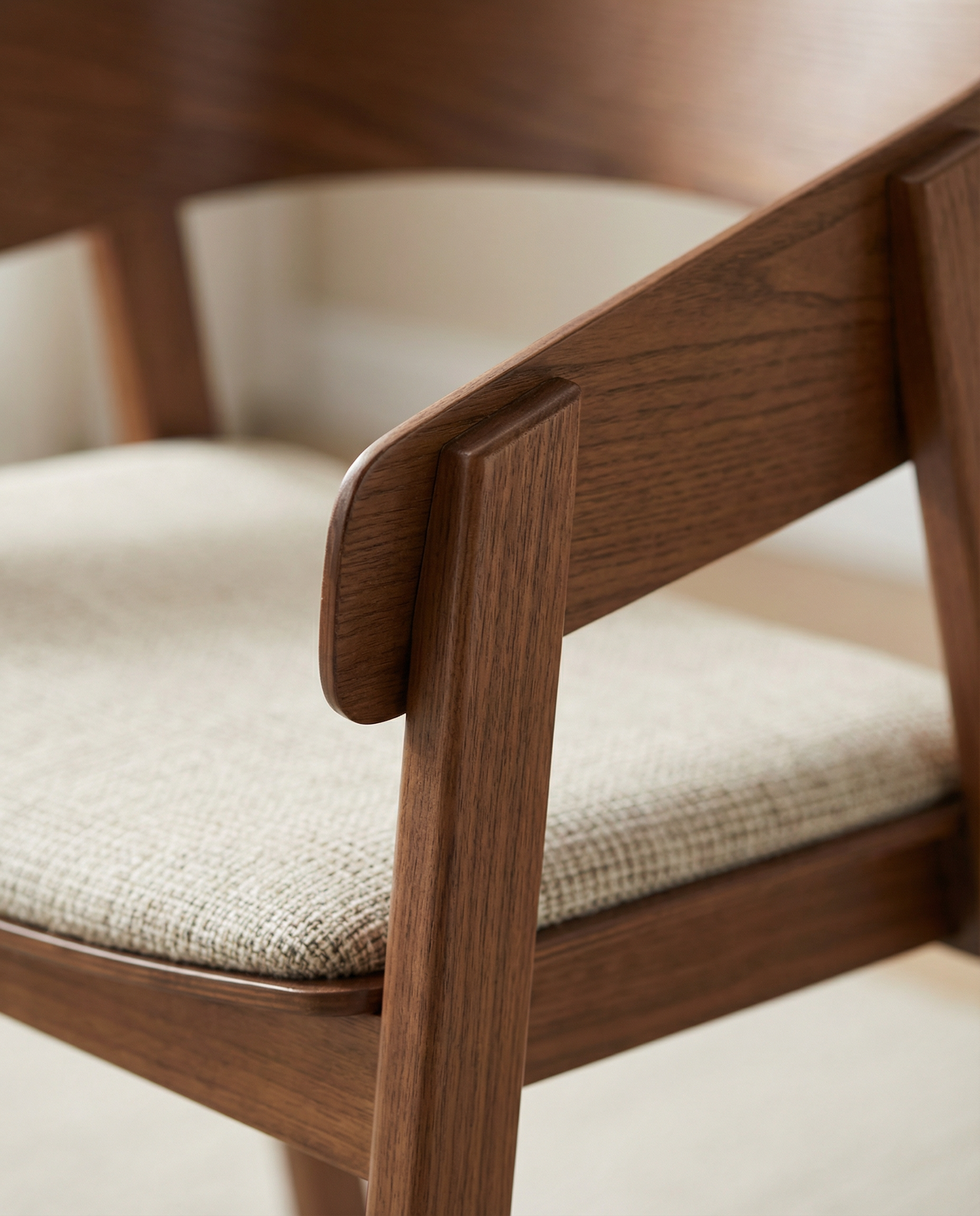 Japandi Houten Armstoel Eddi Walnootbruin