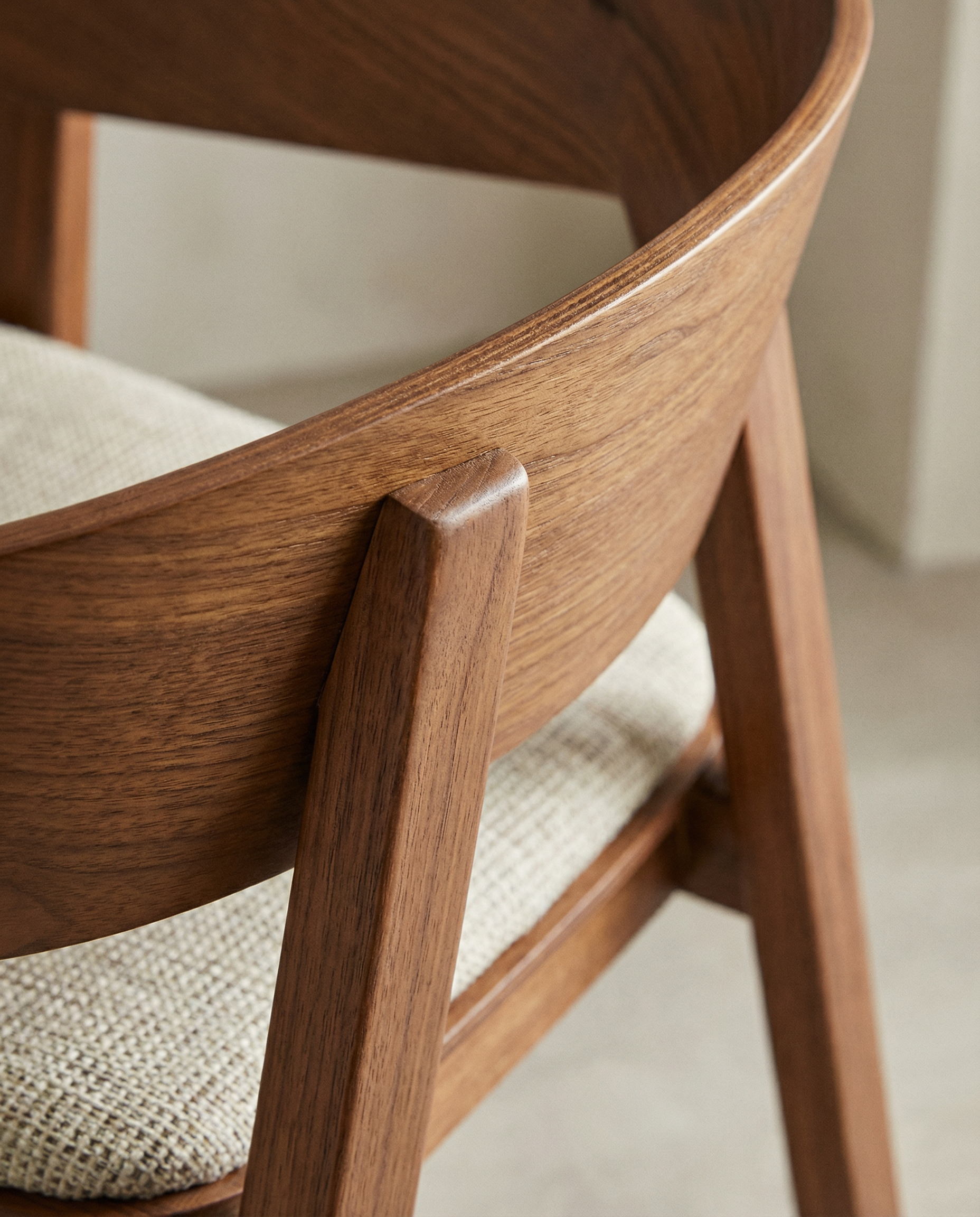 Japandi Houten Armstoel Eddi Walnootbruin