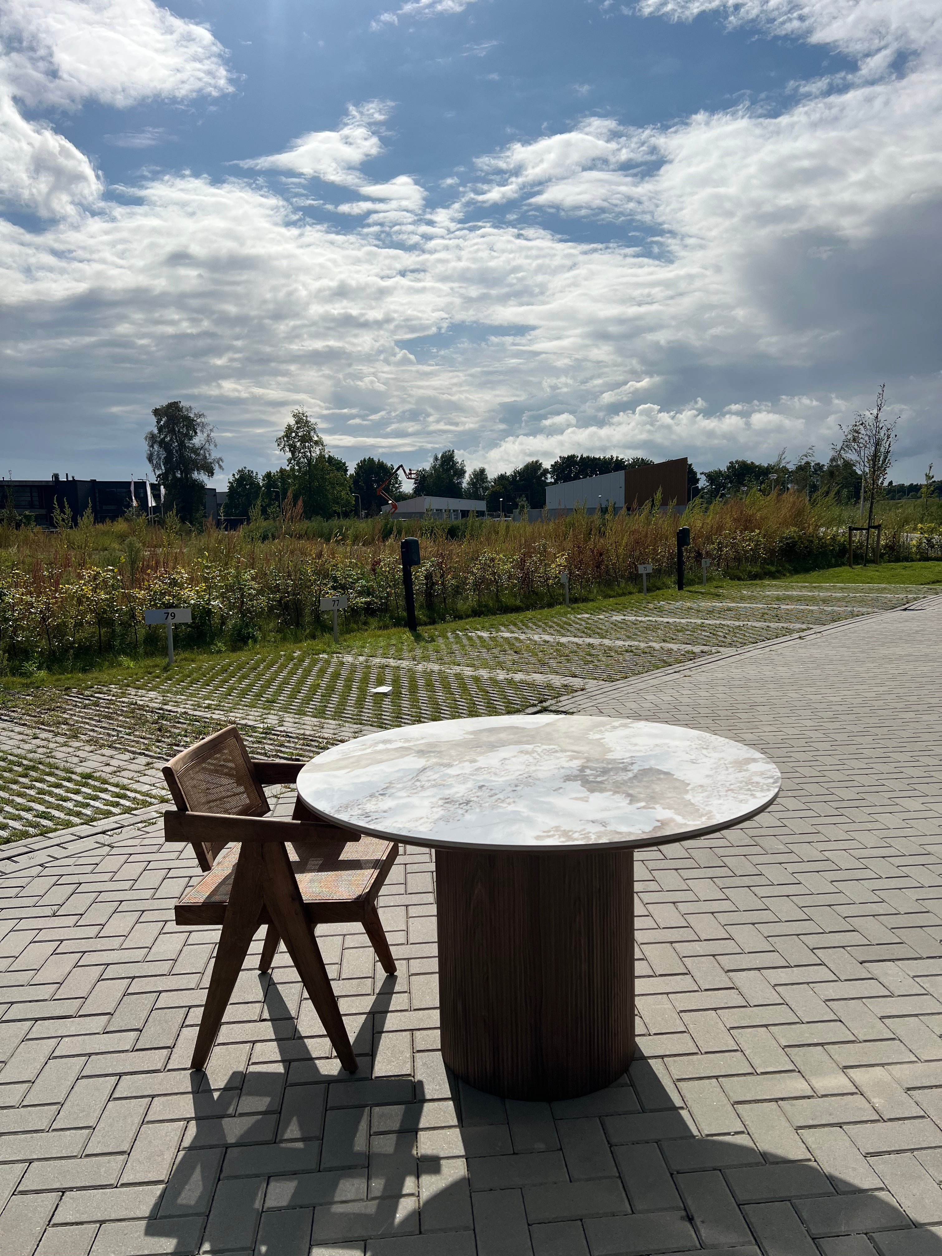 Japandi Eettafel  Keramisch Tafelblad Wit/Donkereiken – Ø120x76 cm
