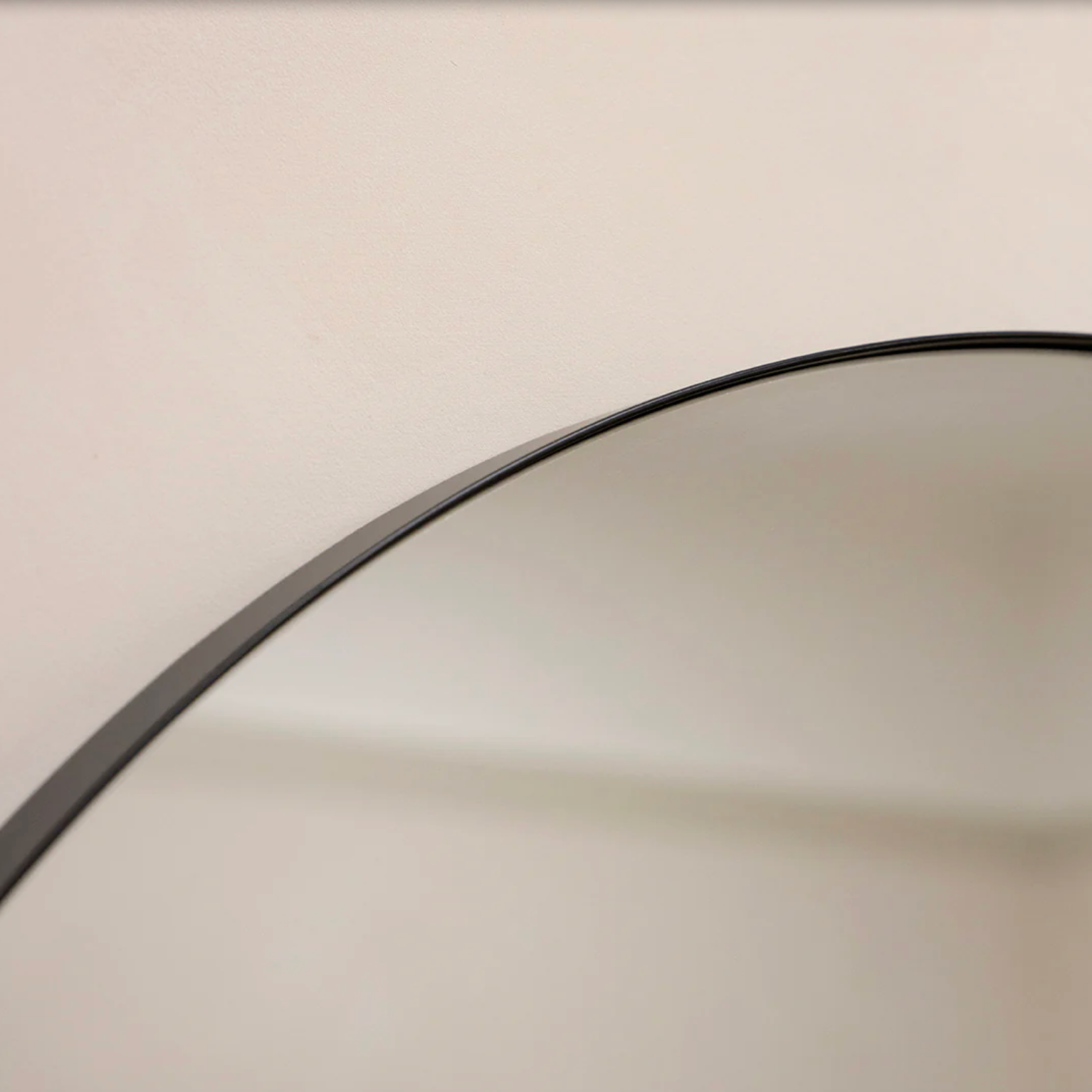 Desido Grote Boogspiegel in Zwart Metaal – 90x180 cm